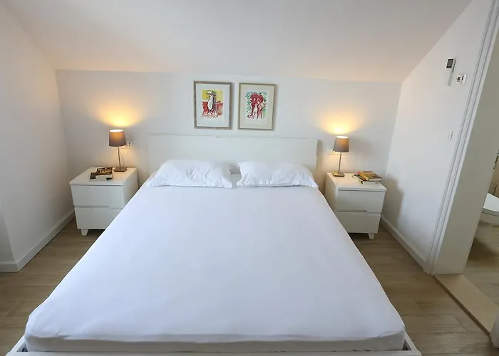 White & Co Villa And Apartments