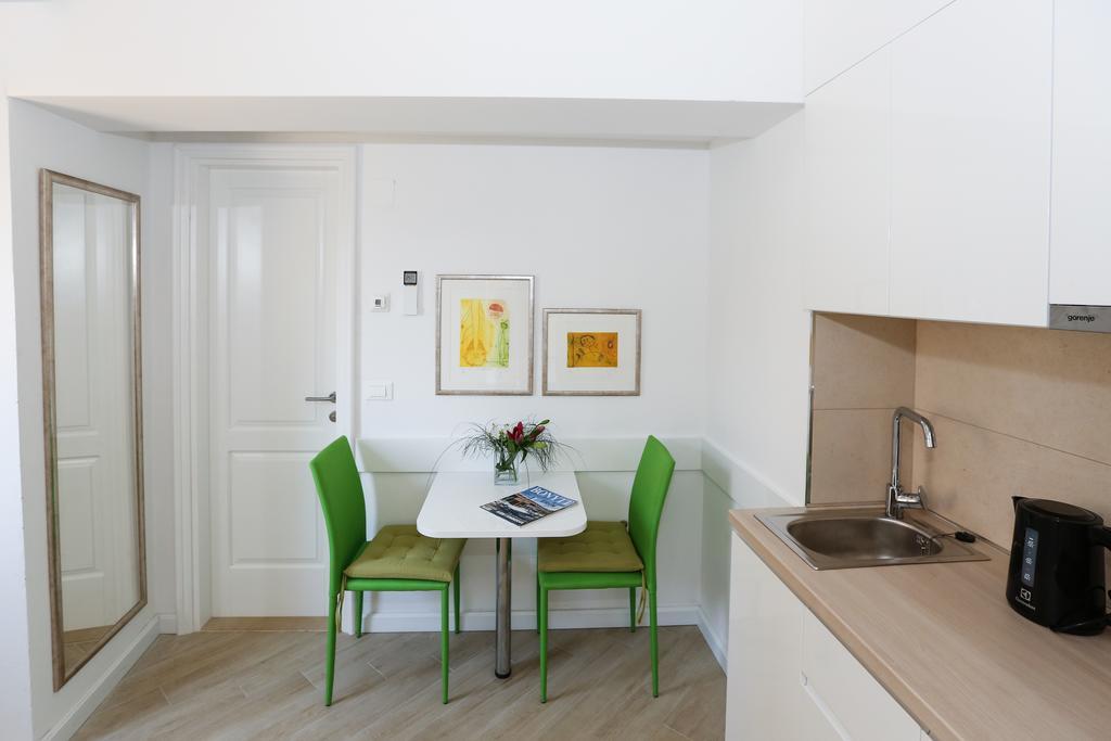 Apartman White & Co And *