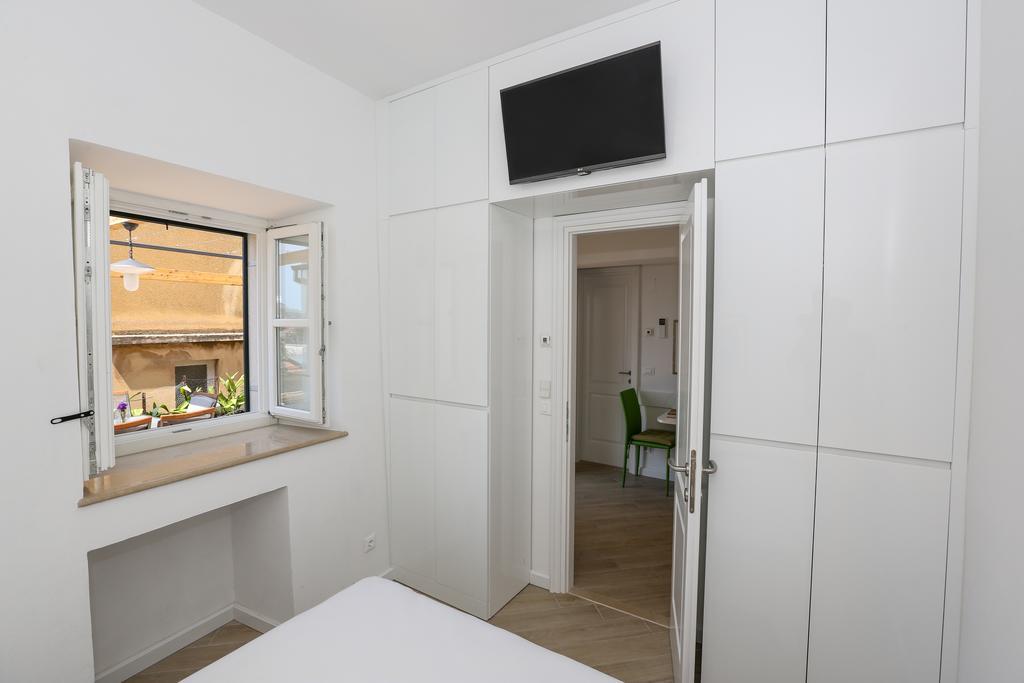 Apartman White & Co And *